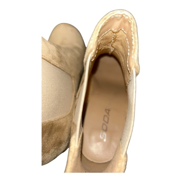SODA Tan Suede Ankle Boots with Chunky Heel and Elastic Panels LIKE NEW! Size 8 - Picture 9 of 11